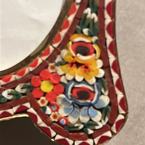 Vintage MICRO MOSAIC Italian Scalloped Easel Frame Floral with Oval Opening - Picture 6 of 15